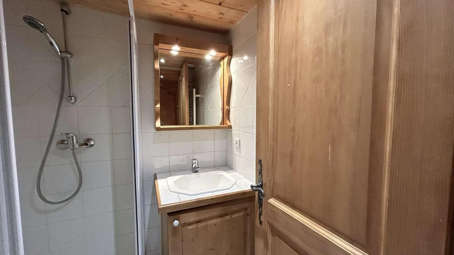 Charmant 3 Pieces Pour 5 Pers. A Meribel Village, Proche Pistes Et Commerces - Fr-1-180-605 Les Allues Apartment